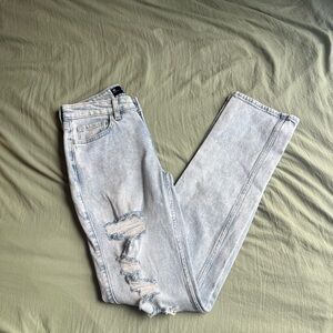 Hollister Low-Rise Boyfriend Denim Jeans — Size 0R!!